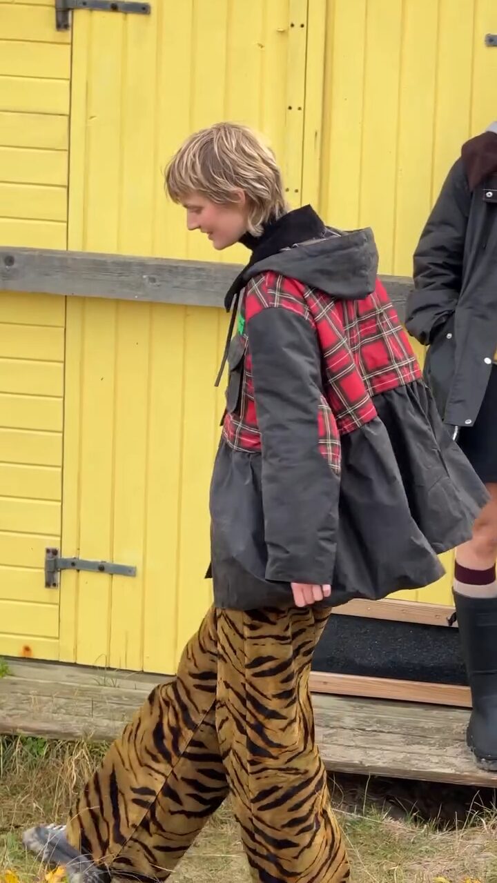 GANNI x Barbour “limited-edition collaboration”が2025年 12/4 発売 (ガニー バブアー)