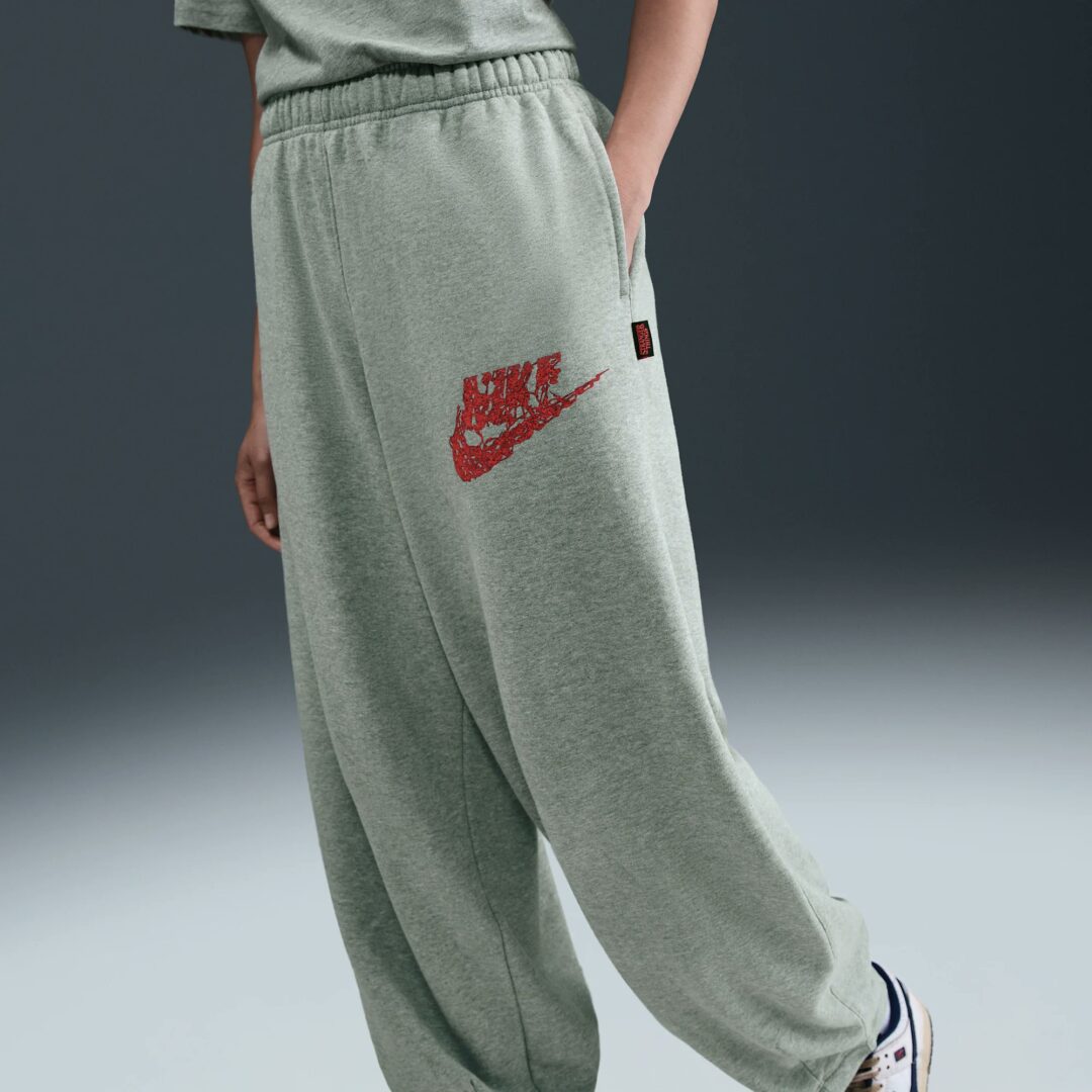 【2025年 12/4 発売】Stranger Things × NIKE 2025 FW アパレルコレクション (ストレンジャー・シングス ナイキ)
