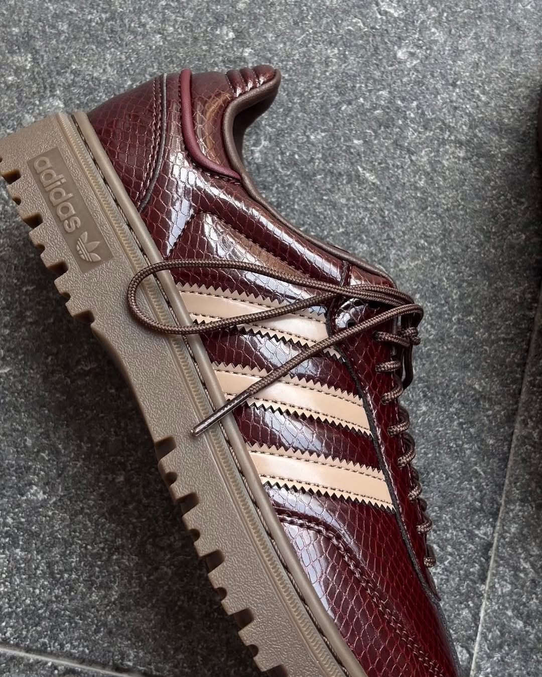 【2025年 発売】adidas Originals SAMBA WTR “Chalky Brown” (アディダス オリジナルス サンバ ウィンター “チェリーブラウン”) [JQ6711]