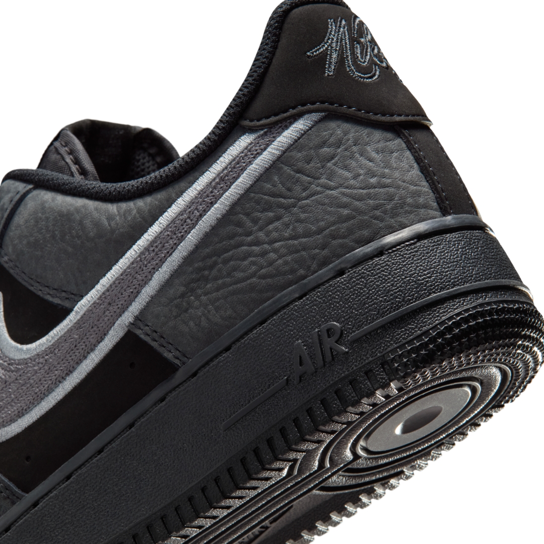 【2025年 発売予定】NIKE AIR FORCE 1 07 LOW “Black/Dark Smoke Grey” (ナイキ エア フォース 1 ロー “ブラック/ダークスモークグレー”) [IB6842-002]