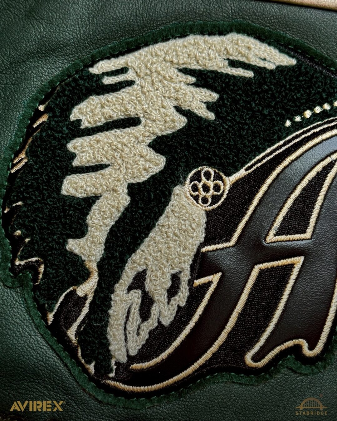 AVIREX × STABRIDGE “VARSITY JACKET CHIEF ROCKA”が2025年 12/27 発売 (アヴィレックス スタブリッジ “バーシティジャケット”)
