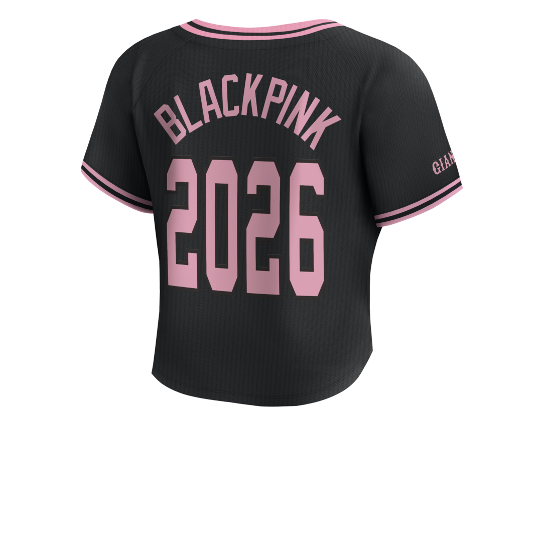 BLACKPINK × 読売ジャイアンツ & FC東京 コラボアイテムが2025年 1/8 発売 (ブラックピンク)