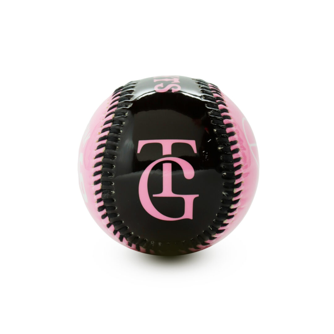 BLACKPINK × 読売ジャイアンツ & FC東京 コラボアイテムが2025年 1/8 発売 (ブラックピンク)