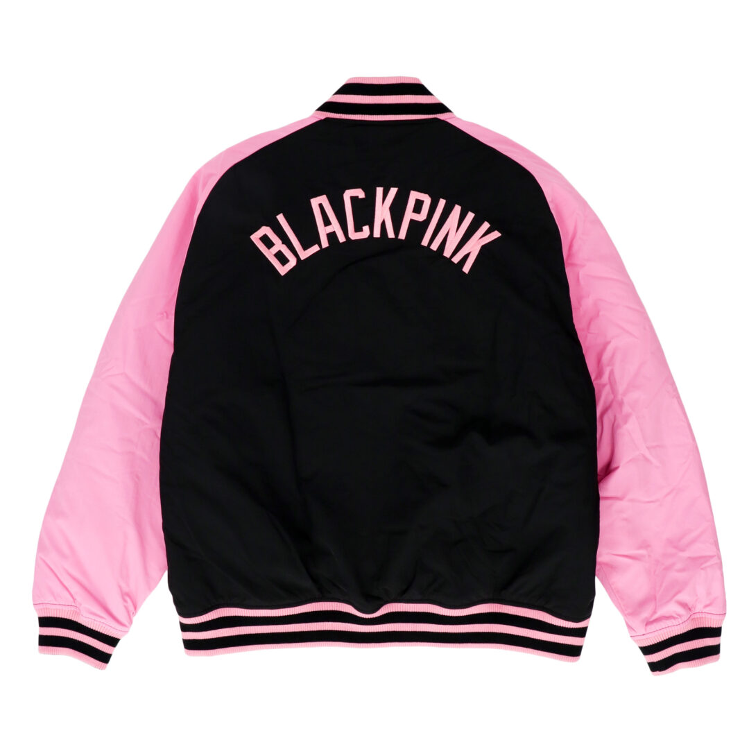 BLACKPINK × 読売ジャイアンツ & FC東京 コラボアイテムが2025年 1/8 発売 (ブラックピンク)