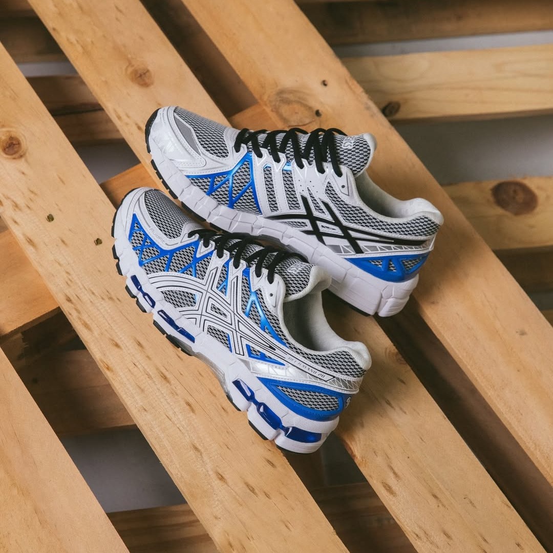 【海外発売】ASICS GEL-KAYANO 20 “White/Illusion Blue & Storm Cloud/Cilantro” (アシックス ゲルカヤノ) [1203A884.100/1203A884.400]