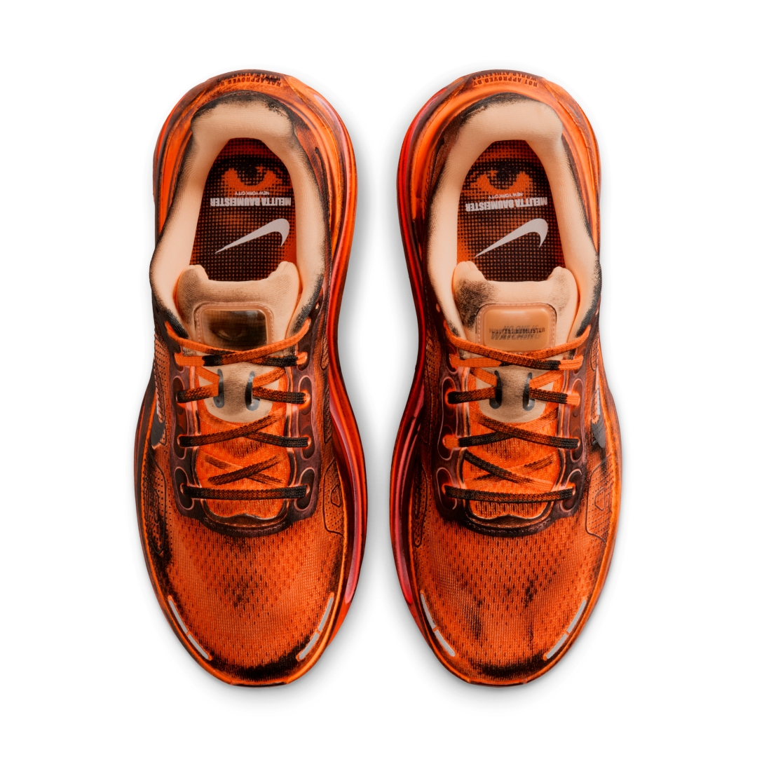 【2026年 3/28 & 4/8 発売】Melitta Baumeister x NIKE VOMERO PREMIUM “Total Orange/Black” (メリッタ・バウマイスター ナイキ ボメロ プレミアム “オレンジ/ブラック”) [IQ7166-800]