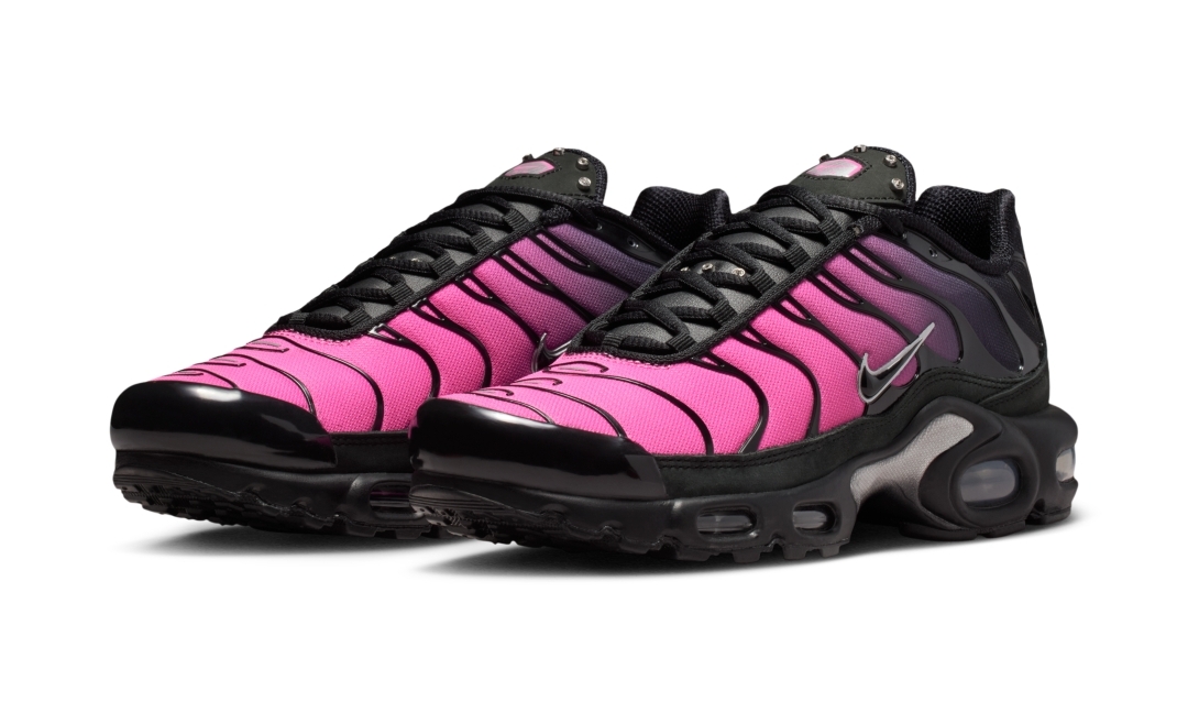 【2026年 発売予定】NIKE W AIR MAX PLUS “Black/Metallic Silver/Peony” (ナイキ エア マックス プラス “ブラック/シルバー/ピオニー”) [IM3985-001]