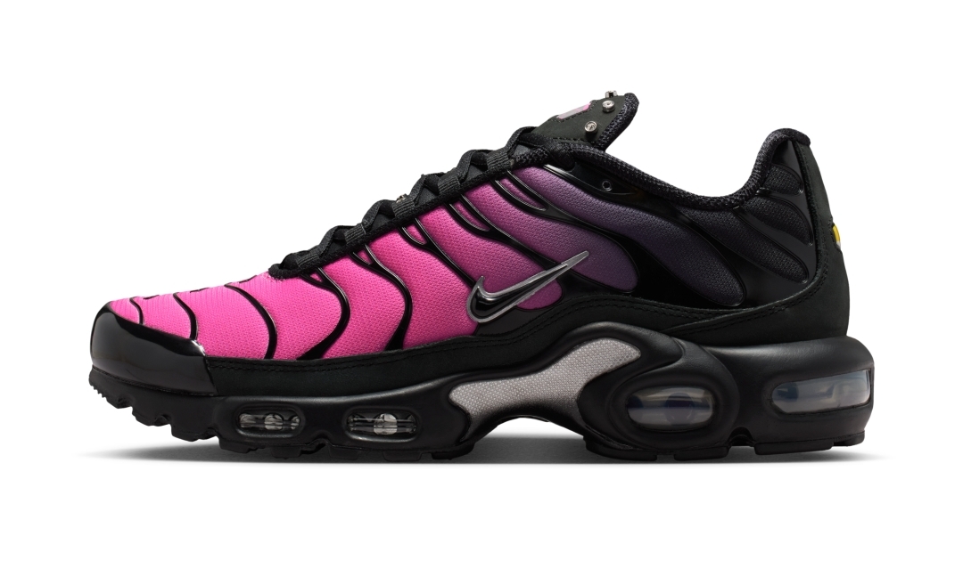 【2026年 発売予定】NIKE W AIR MAX PLUS “Black/Metallic Silver/Peony” (ナイキ エア マックス プラス “ブラック/シルバー/ピオニー”) [IM3985-001]