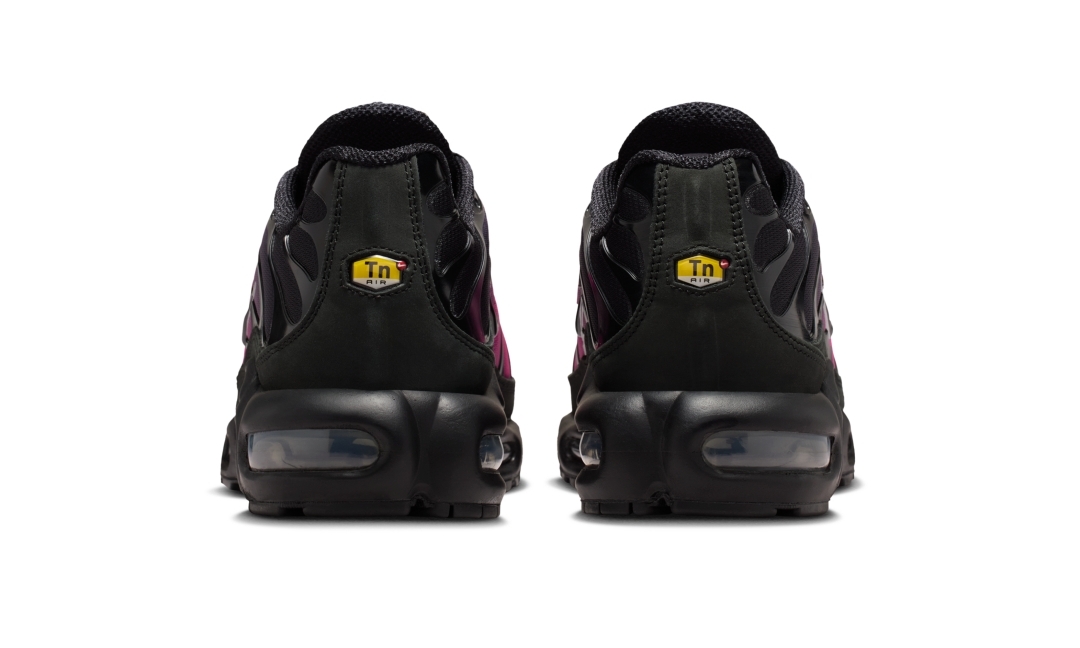 【2026年 発売予定】NIKE W AIR MAX PLUS “Black/Metallic Silver/Peony” (ナイキ エア マックス プラス “ブラック/シルバー/ピオニー”) [IM3985-001]