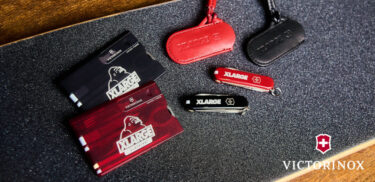 XLARGE × VICTORINOX 2026 SS 最新コラボが1/23 発売 ​(エクストララージ ビクトリノックス)