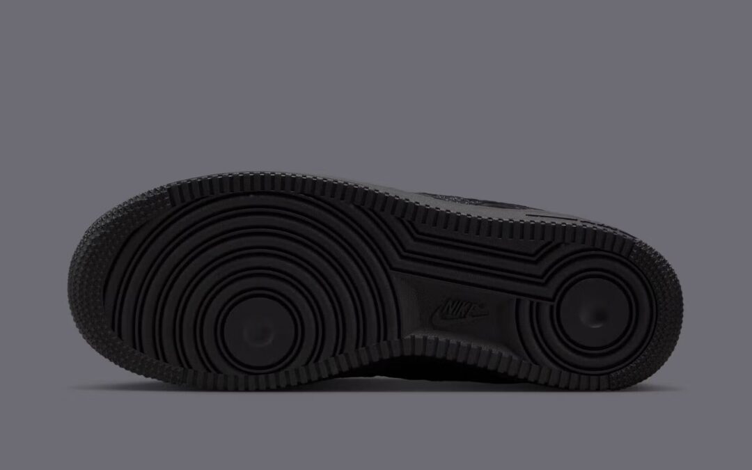 【2026年 春 発売予定】NIKE AIR FORCE 1 LOW SUEDE “Paisley/Black/Metallic Gold” (ナイキ エア フォース 1 ロー スエード “ペイズリー/ブラック/ゴールド”) [IO1259-001]