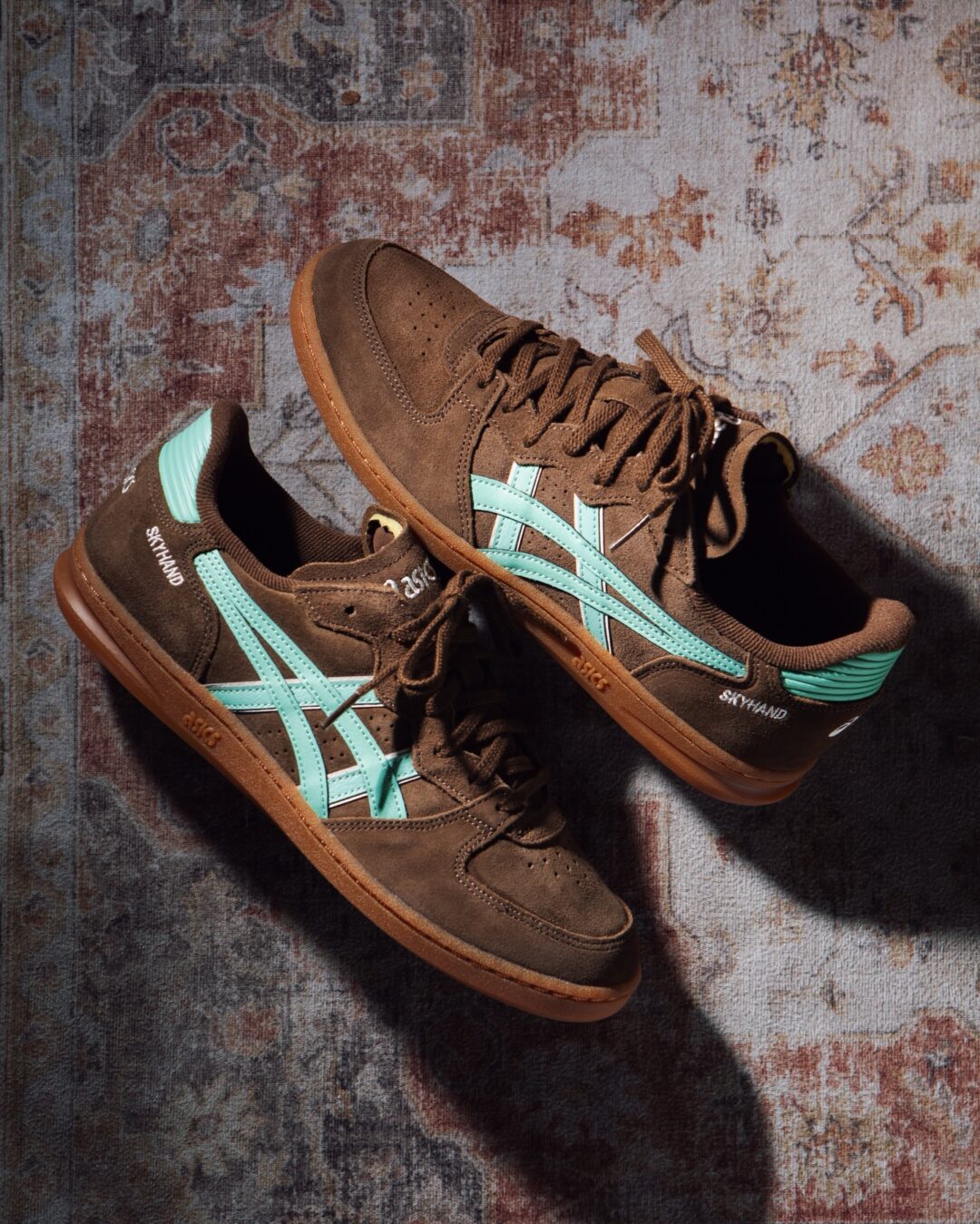 【2026年 1/29 発売】ASICS SKYHAND OG “BROWN STORM/ICE GREEN” (アシックス スカイハンド OG) [1203A452.202]