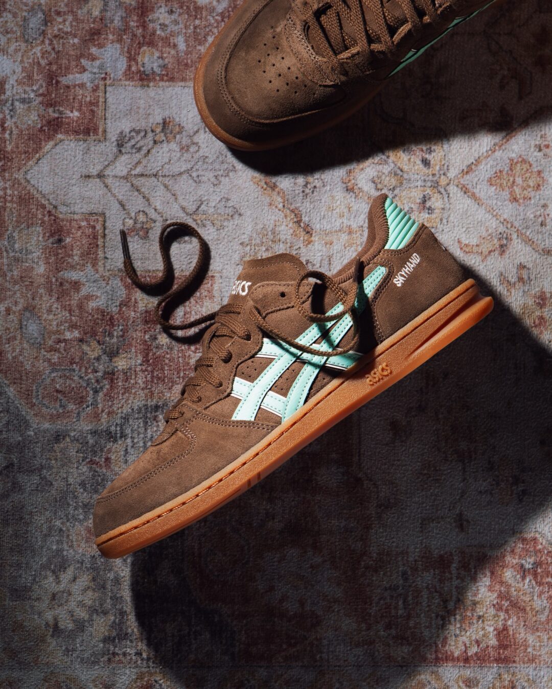 【2026年 1/29 発売】ASICS SKYHAND OG “BROWN STORM/ICE GREEN” (アシックス スカイハンド OG) [1203A452.202]