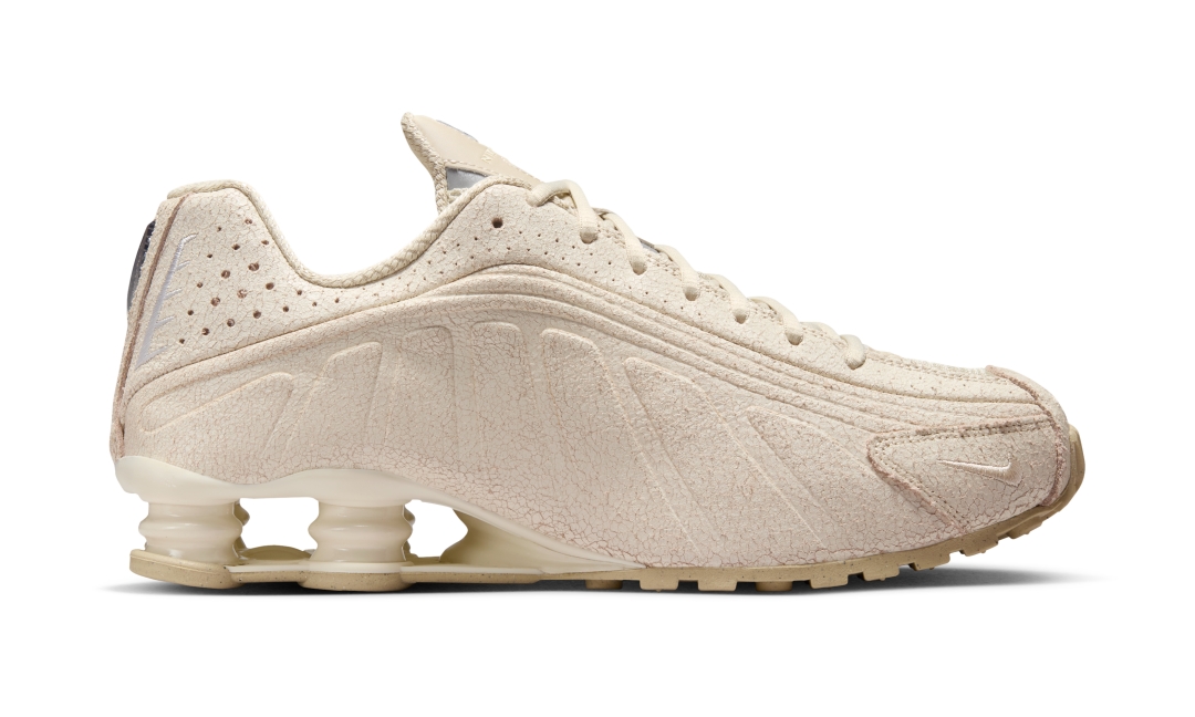 【2026年 2/3 発売】NIKE SHOX R4 QS “Natural/Metallic Silver” (ナイキ ショックス “ナチュラル/メタリックシルバー”) [IO4544-100]