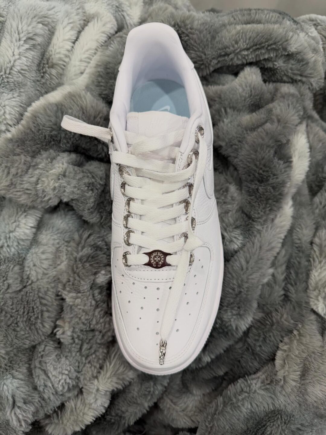 Chrome Hearts × NOCTA × NIKE AIR FORCE 1 LOW “Triple White” (クロムハーツ ノクタ ナイキ エア フォース 1 ロー “Certified Lover Boy”)