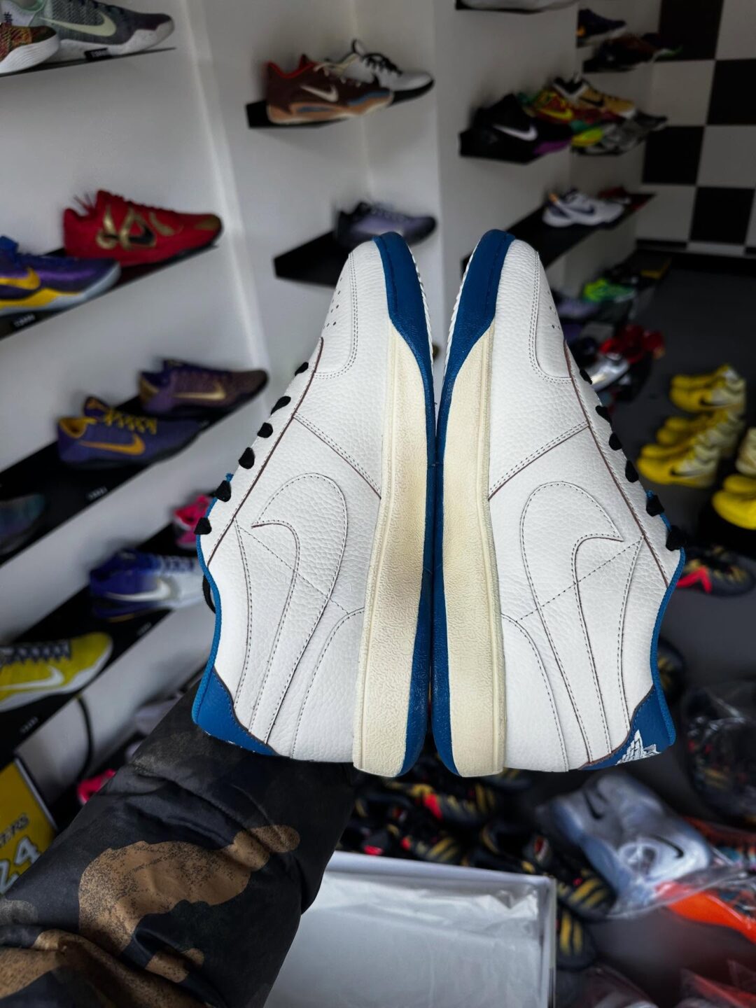 【2026年 発売予定】FRAGMENT × Travis Scott × NIKE BOOK 1 “Sail/Military Blue” (フラグメント トラヴィス・スコット ナイキ ブック 1 “セイル/ミリタリーブルー”)