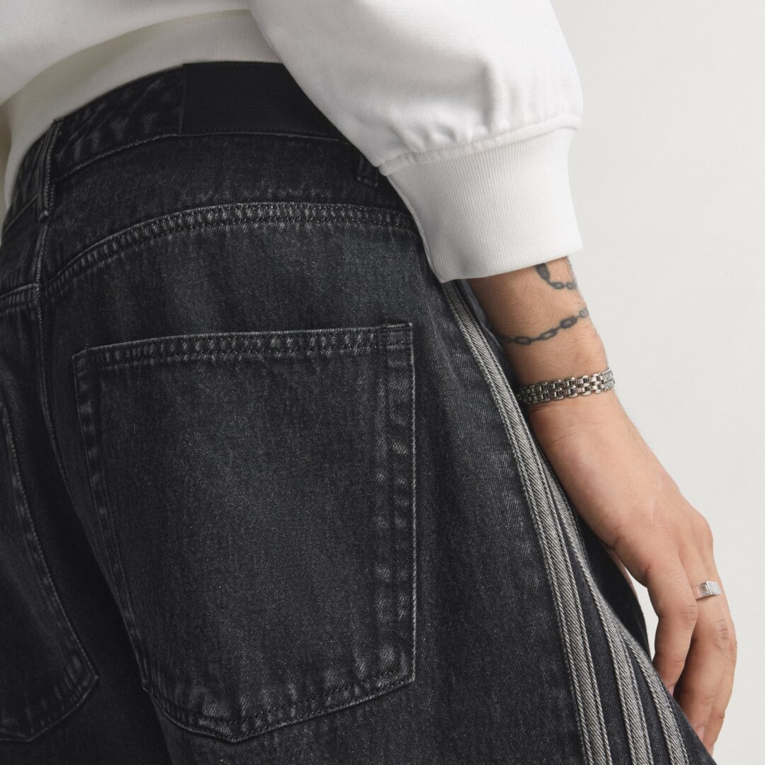 「アディダス アディカラー デニム 2026 SS」から3ストライプをあしらったバギーデニムが発売 (adidas Adicolor Denim Baggy Denim Pants) [KD1497/KD1499]