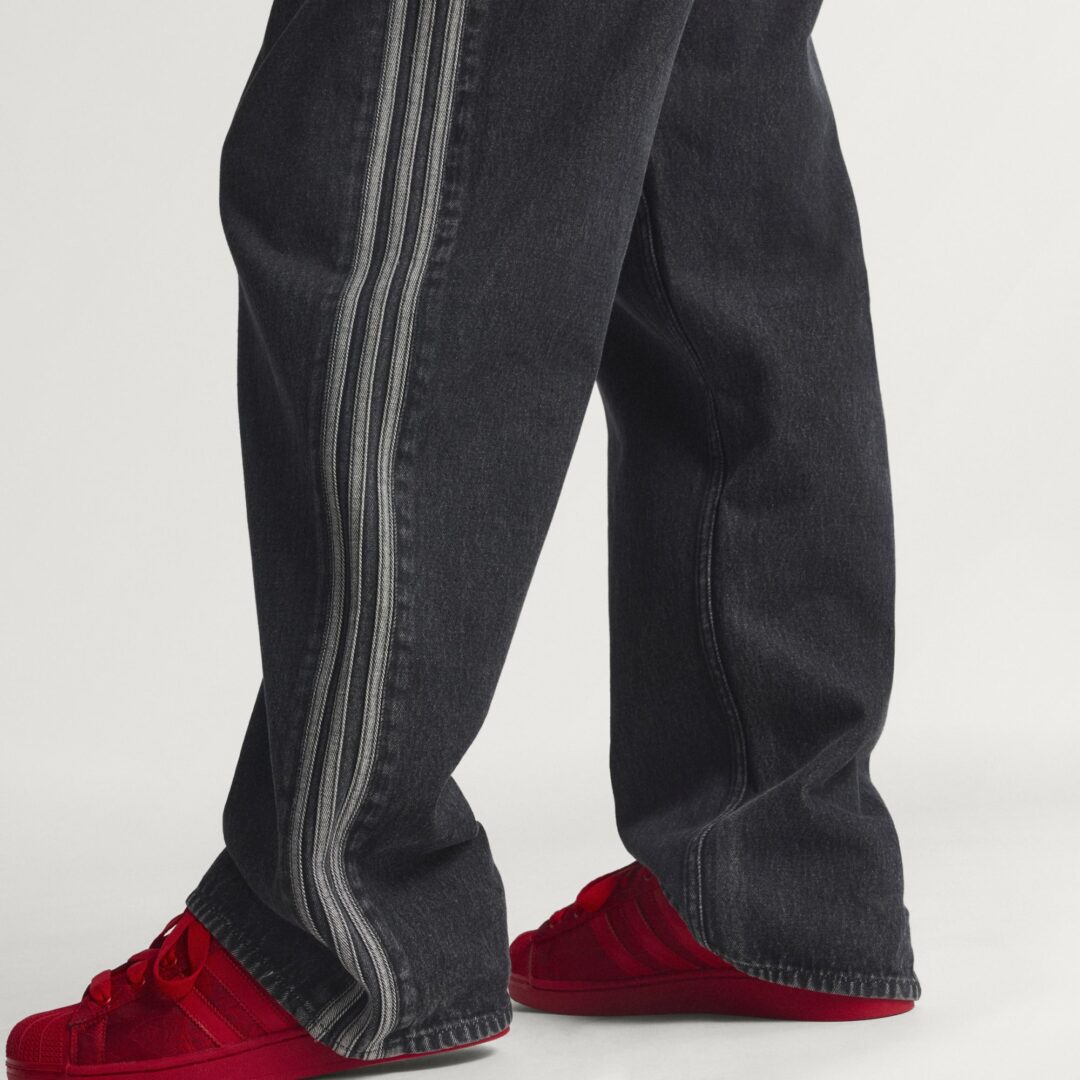 「アディダス アディカラー デニム 2026 SS」から3ストライプをあしらったバギーデニムが発売 (adidas Adicolor Denim Baggy Denim Pants) [KD1497/KD1499]