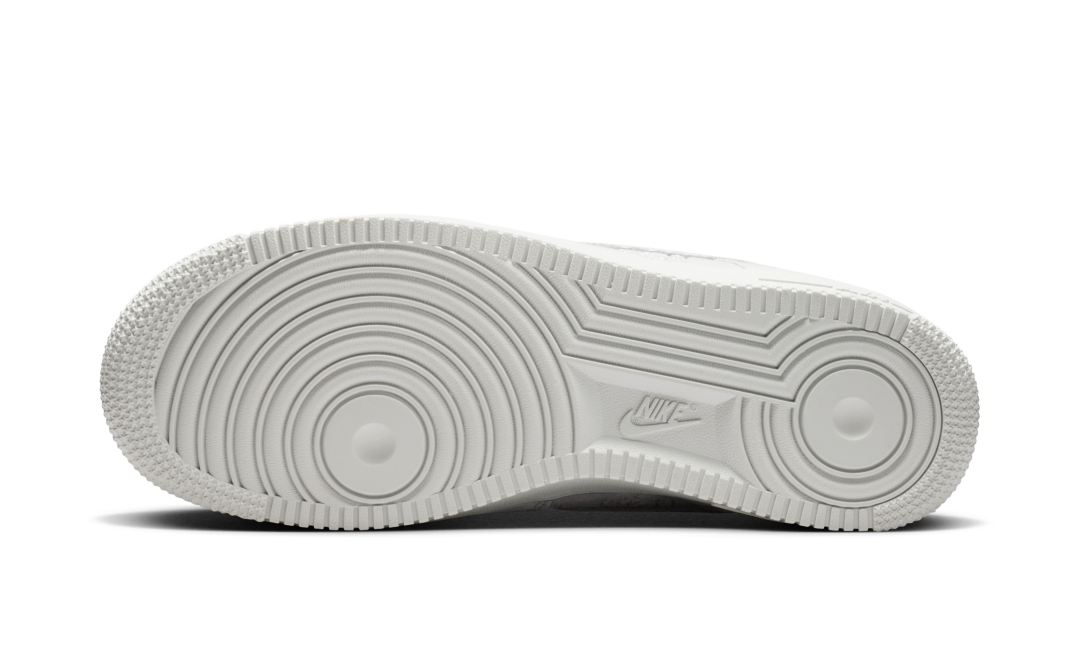 【2026年 1/19 発売】NIKE AIR FORCE 1 LOW SUEDE “Paisley/Grey Fog/Metallic Silver” (ナイキ エア フォース 1 ロー スエード “ペイズリー/グレーフォグ/メタリックシルバー”) [IO1259-002]