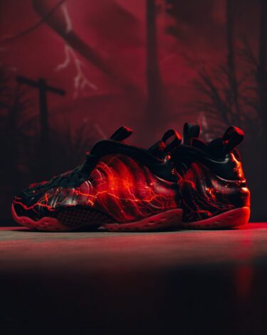 【2026年 2/13 発売予定】Stranger Things × NIKE AIR FOAMPOSITE ONE PREMIUM QS (ストレンジャー・シングス ナイキ エア フォームポジット ワン プレミアム) [IR7336-001]