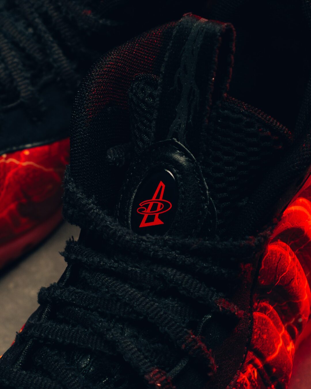 【2026年 2/13 発売予定】Stranger Things × NIKE AIR FOAMPOSITE ONE PREMIUM QS (ストレンジャー・シングス ナイキ エア フォームポジット ワン プレミアム) [IR7336-001]