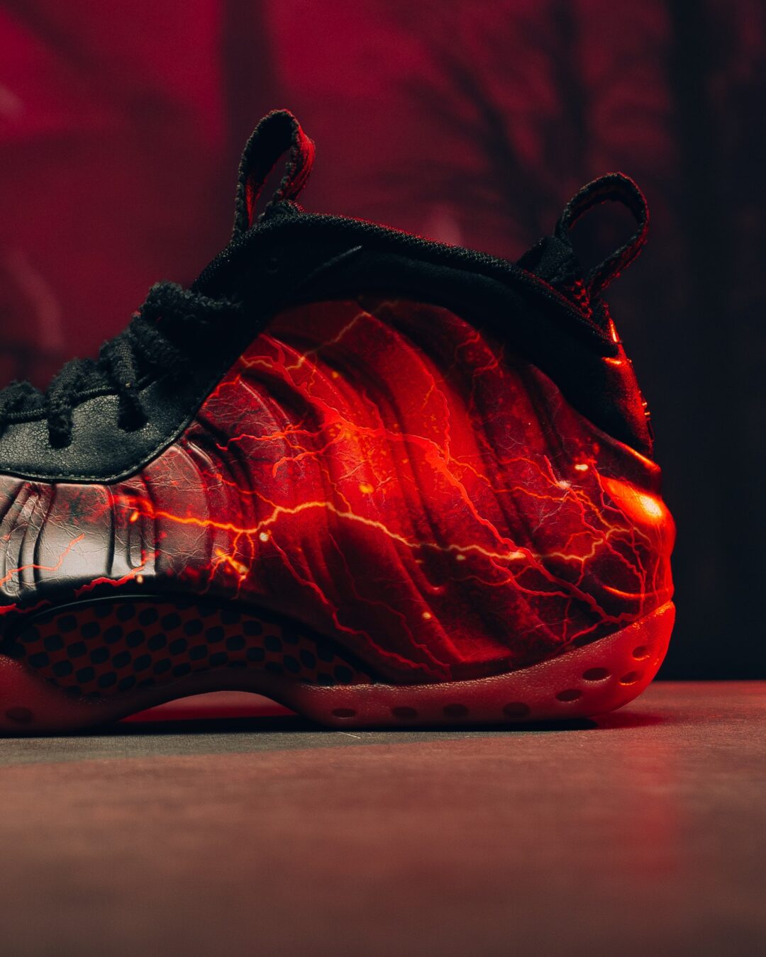 【2026年 2/13 発売予定】Stranger Things × NIKE AIR FOAMPOSITE ONE PREMIUM QS (ストレンジャー・シングス ナイキ エア フォームポジット ワン プレミアム) [IR7336-001]