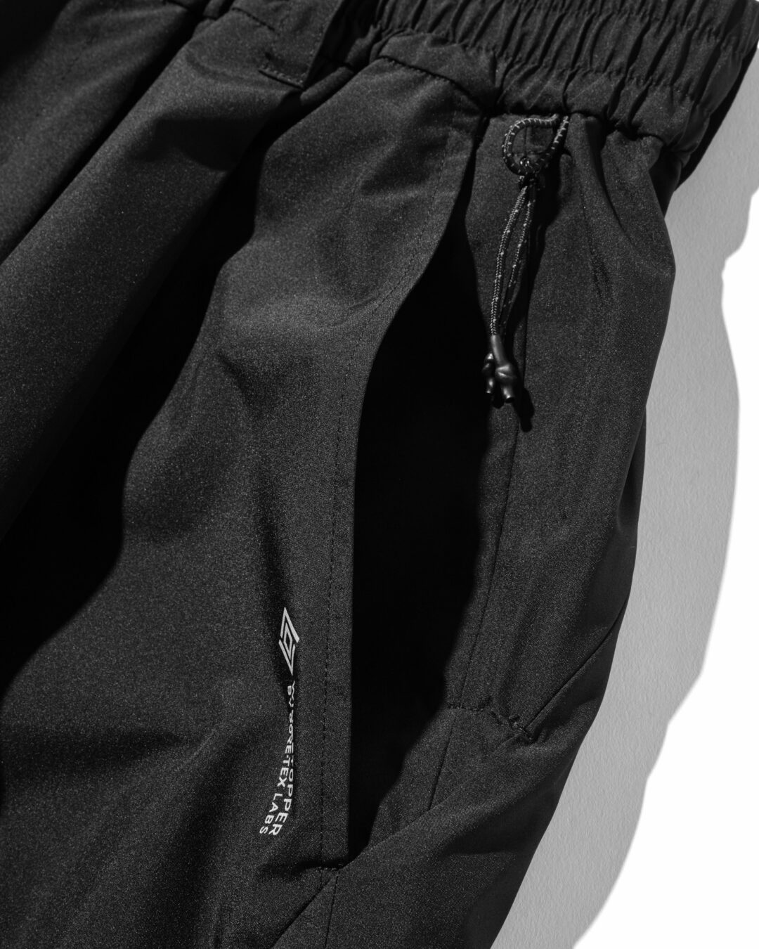 CLESSTE × Plus Phenix 2026 SS 別注 “GORE-TEX WINDSTOPPER LABS TECH MASSIVE TWISTED PANTS”が1/10 発売 (クレスト プラスフェニックス ゴアテックス ウィンドストッパー パンツ)