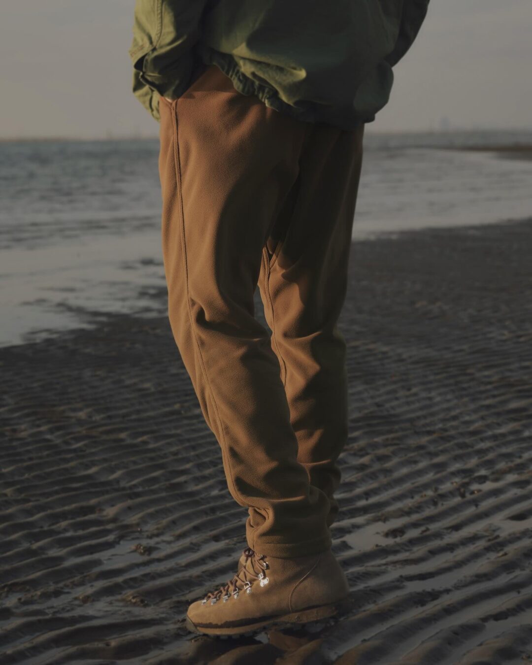 nonnative × GRAMICCI 2026 SS “WALKER TP EASY PANTS & CLIMBER EASY PANTS POLY FLEECE POLARTEC WIND PRO”が1/10 発売 (ノンネイティブ グラミチ “ウォーカー イージー パンツ”)