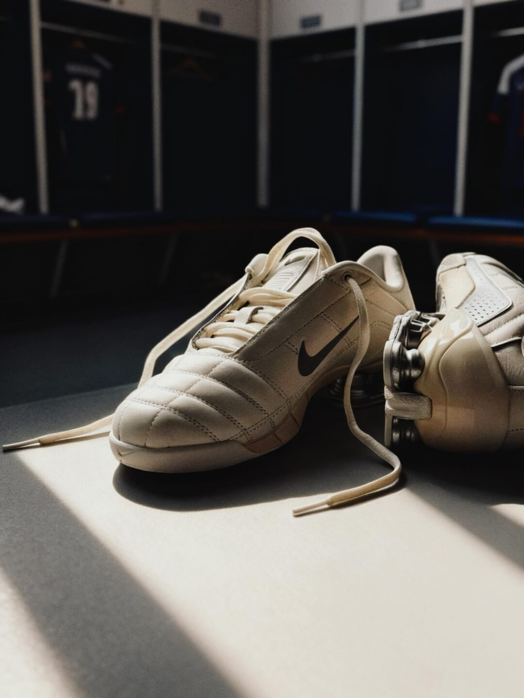 【海外発売】NIKE T90 SHOX MAGIA QS (ナイキ トータル 90 ショックス マギア) [IO9900-100/IO9900-200]