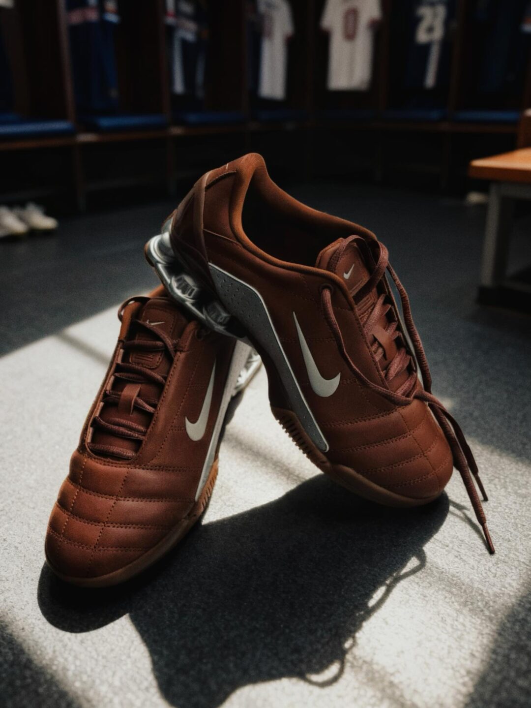 【海外発売】NIKE T90 SHOX MAGIA QS (ナイキ トータル 90 ショックス マギア) [IO9900-100/IO9900-200]