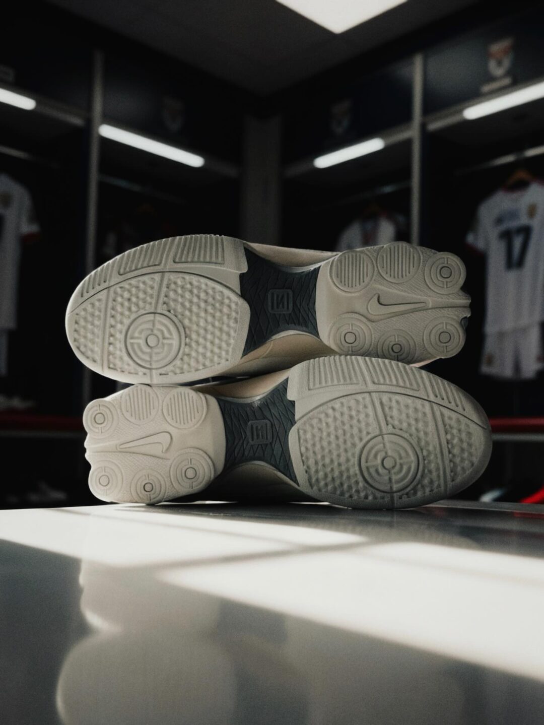 【海外発売】NIKE T90 SHOX MAGIA QS (ナイキ トータル 90 ショックス マギア) [IO9900-100/IO9900-200]