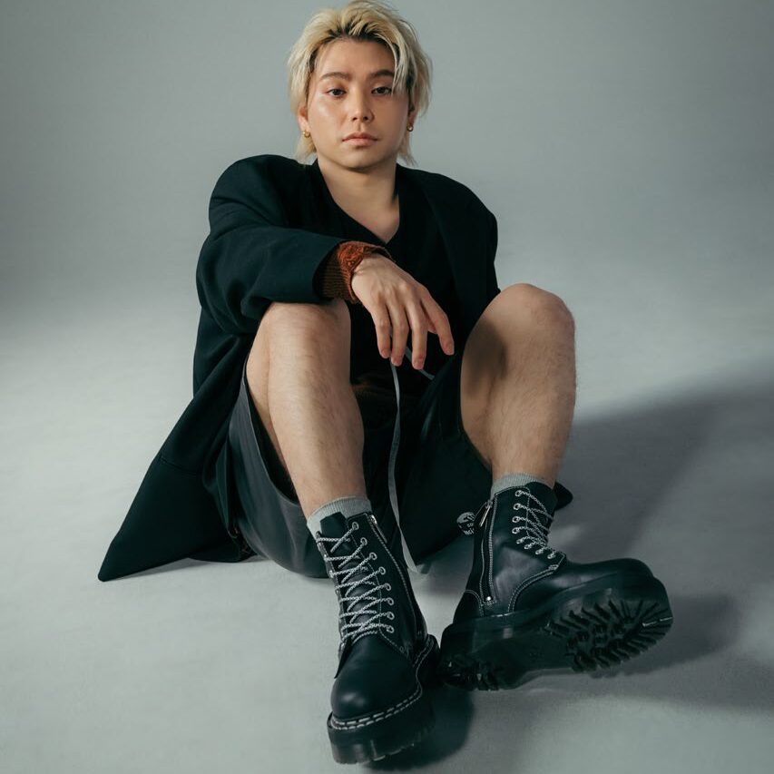 Dr. Martensからホワイトのダブルステッチを纏った「THE DOUBLE STITCH」が発売 (ドクターマーチン)