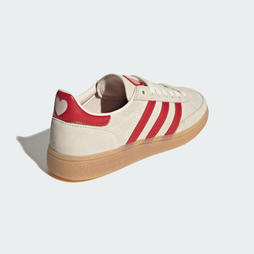 【2026年 2/1 発売】adidas Originals HANDBALL SPEZIAL “Valentine/Cream White/Better Scarlet” (アディダス オリジナルス ハンドボール スペツィアル “バレンタイン/ホワイト/スカーレット”) [KH9044]