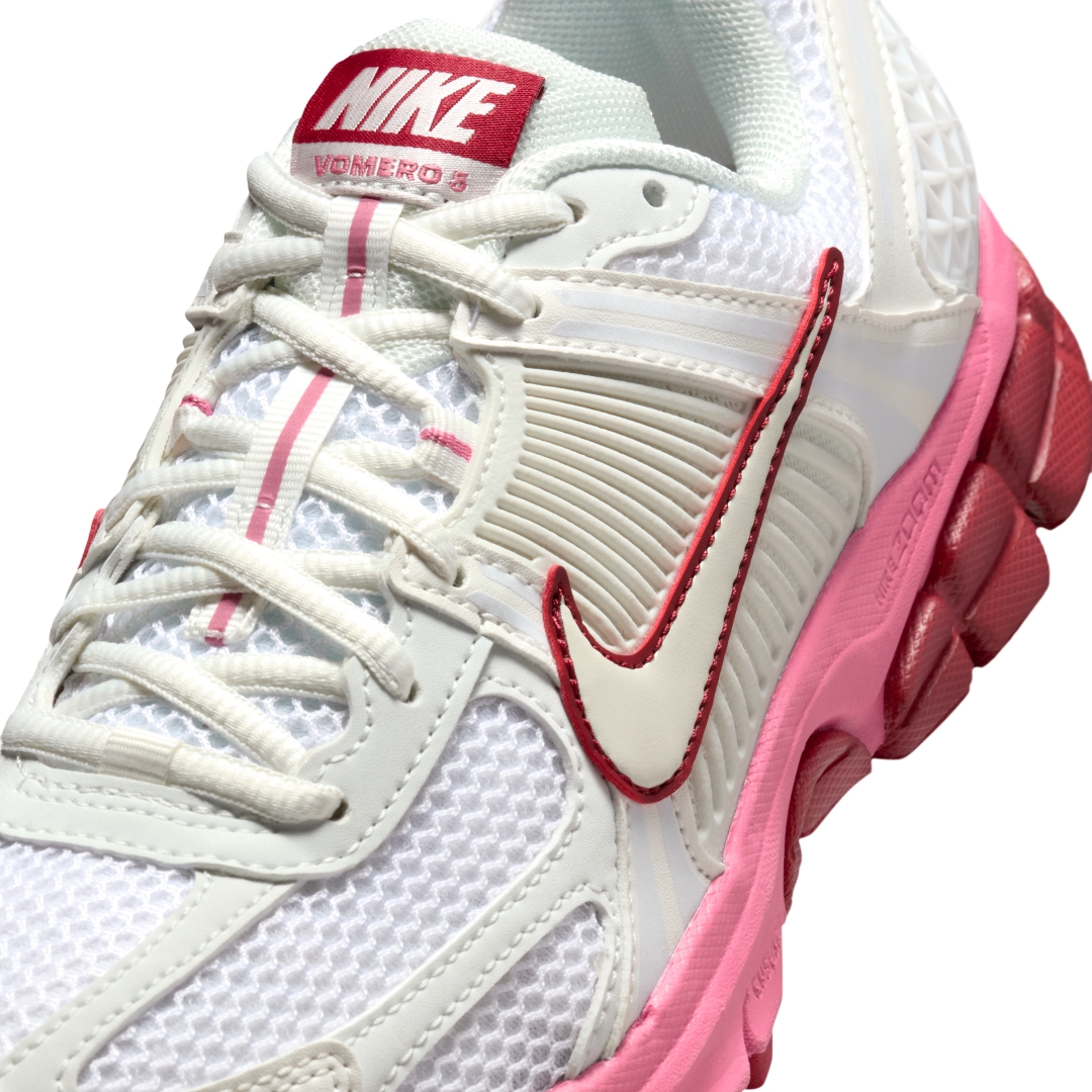 【2026年 2月 発売予定】NIKE ZOOM VOMERO 5 “Valentine 2026/Summit White” (ナイキ ズーム ボメロ 5 “バレンタイン/サミットホワイト”) [FJ2028-108]