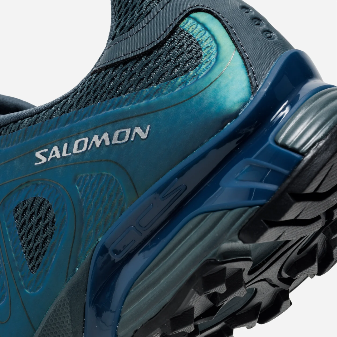 【2026年 1/30 発売】Salomon XT-WHISPER VOID “Dark Slate/Gibraltar Sea/Footwear Silver” (エンド サロモン) [L49100100]