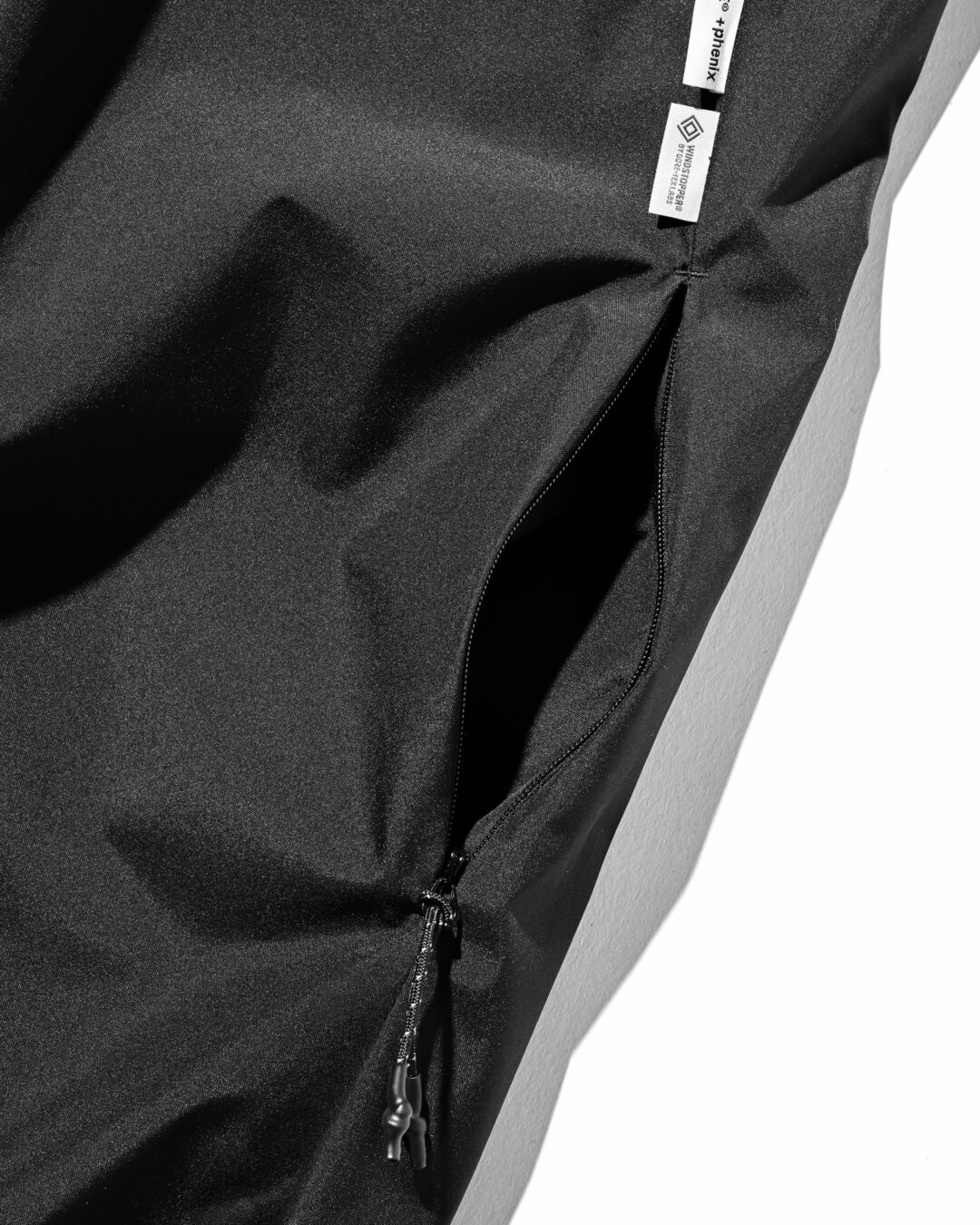 CLESSTE × Plus Phenix 2026 SS 別注 “WINDSTOPPER by GORE-TEX CITY BARREL LEG PANTS”が1/31 発売 (クレスト プラスフェニックス ゴアテックス ウィンドストッパー パンツ)