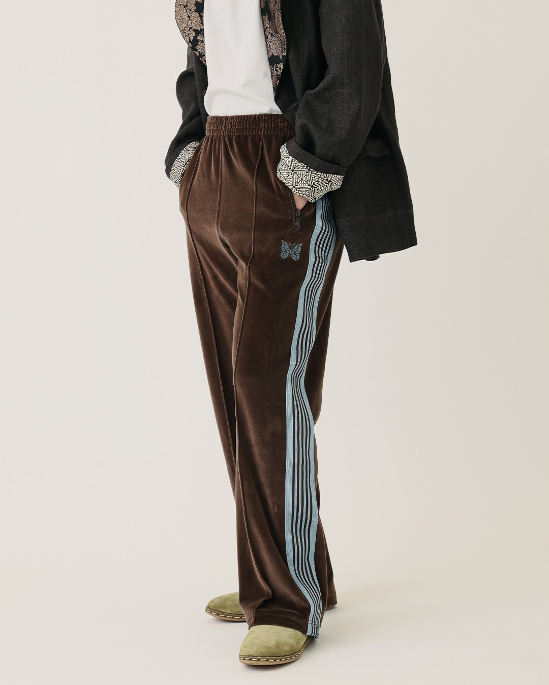 JOURNAL STANDARD × NEEDLES 2026 SS 別注 “C/PE ベロア トラック パンツ”が発売 (ジャーナルスタンダード ニードルズ)