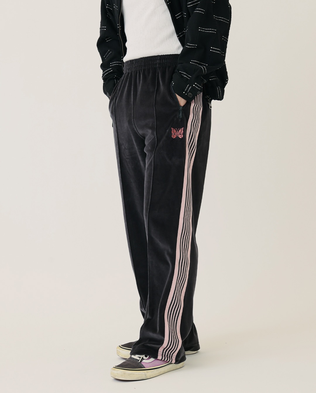 JOURNAL STANDARD × NEEDLES 2026 SS 別注 “C/PE ベロア トラック パンツ”が発売 (ジャーナルスタンダード ニードルズ)