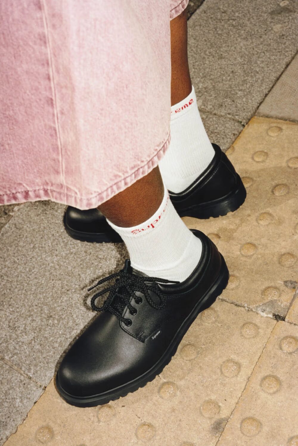 【SUPREME 2026 SS – シュプリーム 2026年 春夏】国内 5/2 発売予定 – week 10に「Dr. Martens Postal Supreme」コラボが登場予定
