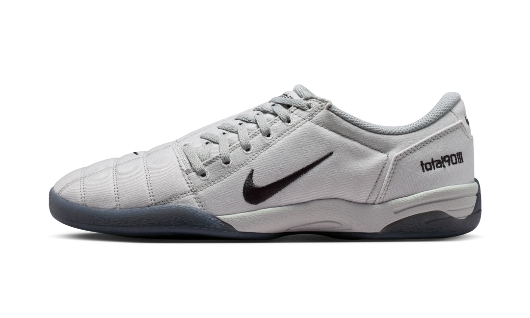 【2026年 夏 発売予定】NIKE TOTAL 90 PREMIUM “Light Smoke Grey/University Red” (ナイキ トータル 90 プレミアム “グレー/レッド”) [IH3585-002]