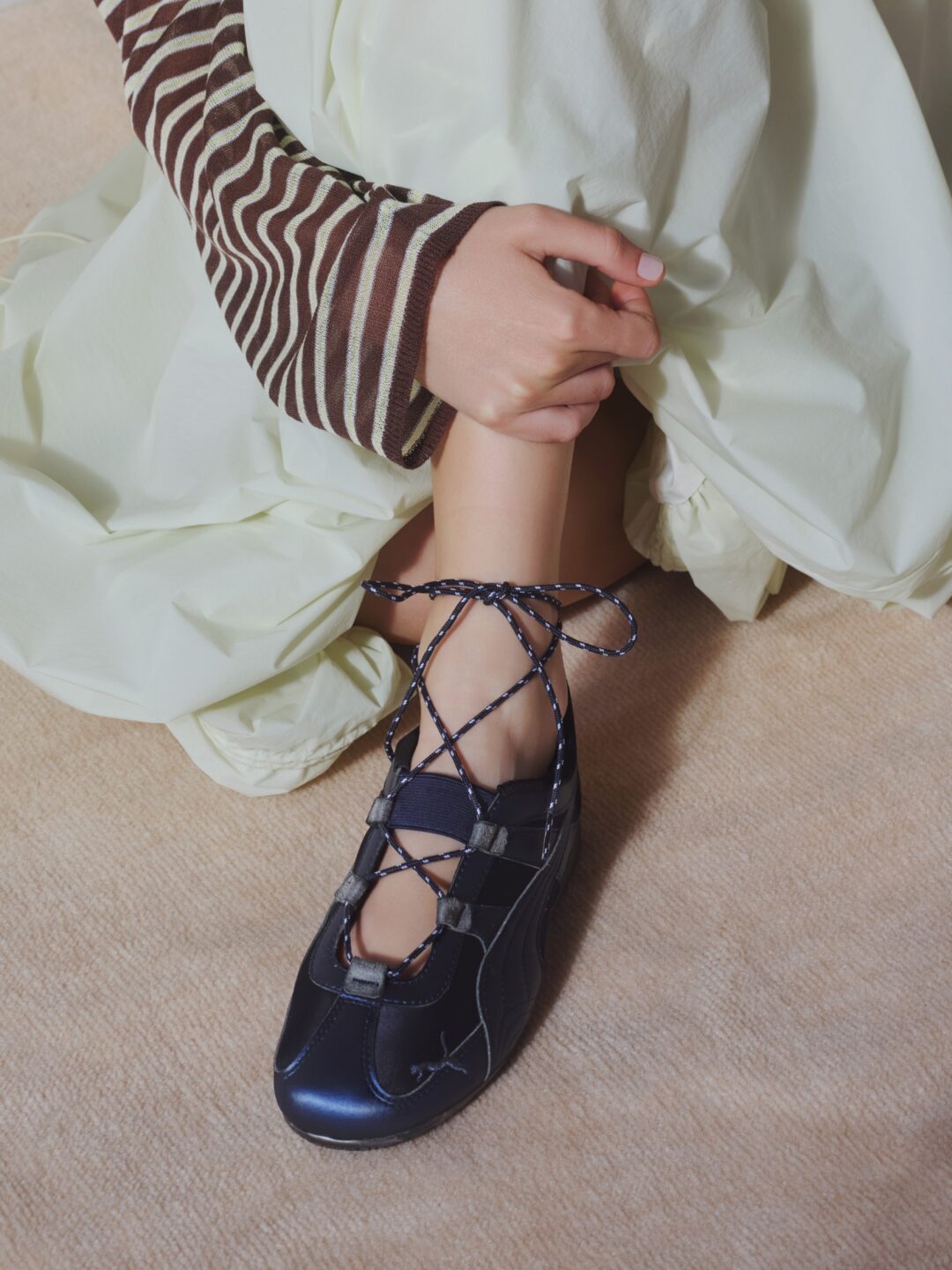 【2026年 2/15 & 2/19 発売】春らしいサテン素材のemmi × PUMA SPEEDCAT OG/SATIN (エミ プーマ スピードキャット サテン) [409014-01/409013-01]