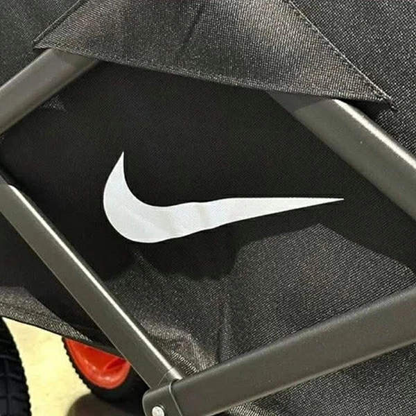 【海外限定ノベルティ】NIKE OUTDOOR CARRY WAGON “Black”が登場 (ナイキ アウトドア キャリー ワゴン “ブラック”)