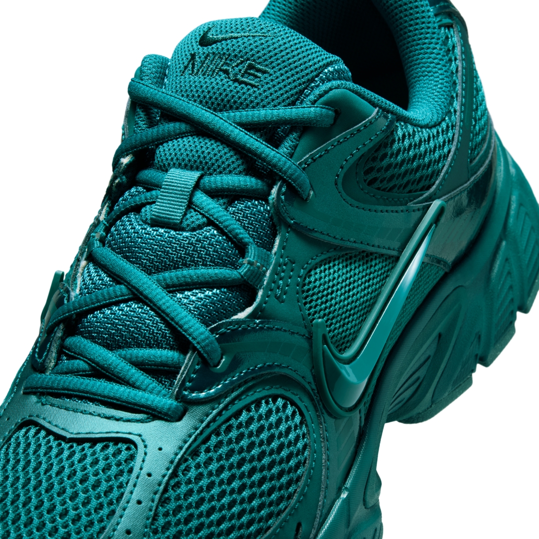 【2026年 春 発売予定】Social Status × NIKE V5 RNR SP (ソーシャル ステータス ナイキ) [IU3431-101/IU3431-301]