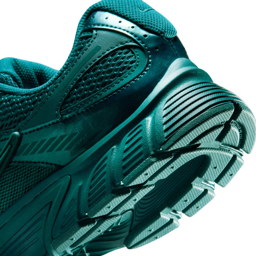 【2026年 春 発売予定】Social Status × NIKE V5 RNR SP (ソーシャル ステータス ナイキ) [IU3431-101/IU3431-301]