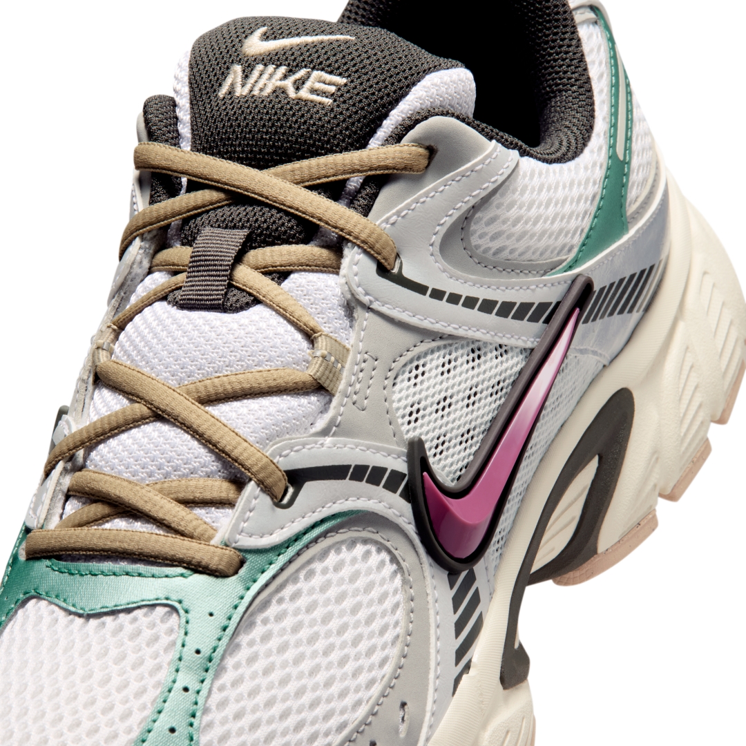 【2026年 春 発売予定】Social Status × NIKE V5 RNR SP (ソーシャル ステータス ナイキ) [IU3431-101/IU3431-301]