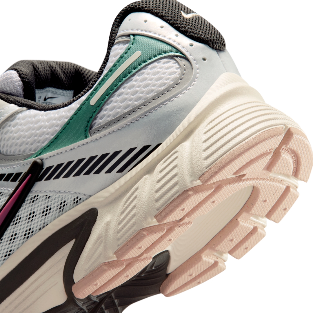 【2026年 春 発売予定】Social Status × NIKE V5 RNR SP (ソーシャル ステータス ナイキ) [IU3431-101/IU3431-301]