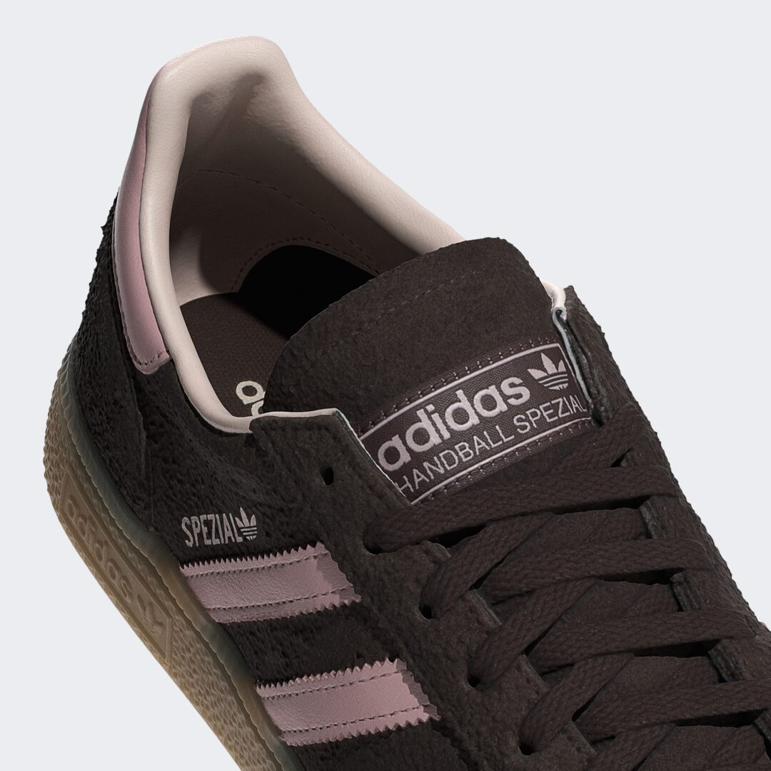 【2026年 2/6 発売】adidas Originals HANDBALL SPEZIAL “Aurora Coffee/Sandy Pink/Gum” (アディダス オリジナルス ハンドボール スペツィアル “コーヒー/ピンク”) [IH1507]