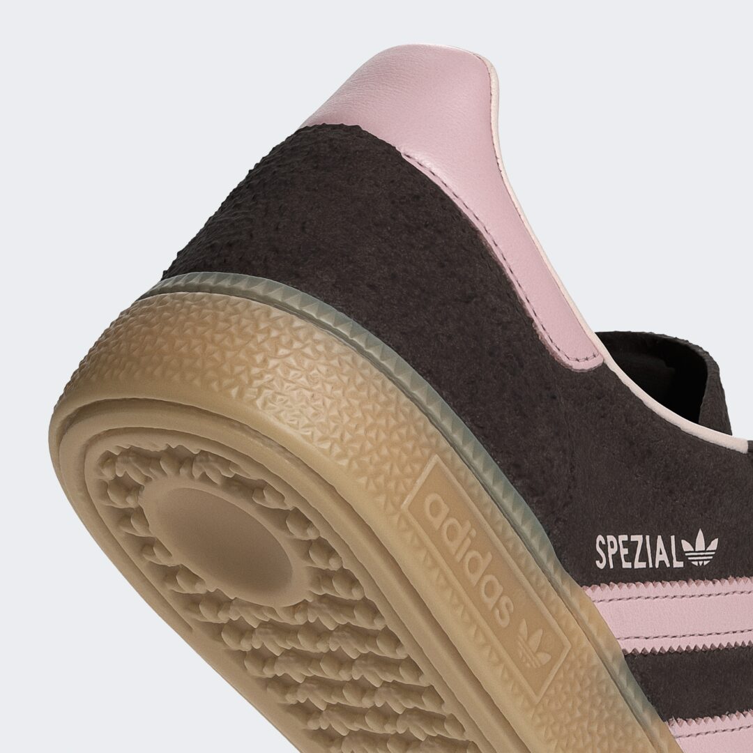 【2026年 2/6 発売】adidas Originals HANDBALL SPEZIAL “Aurora Coffee/Sandy Pink/Gum” (アディダス オリジナルス ハンドボール スペツィアル “コーヒー/ピンク”) [IH1507]