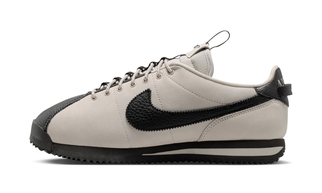 【2026年 発売予定】Serena Williams/SWDC × NIKE W CORTEZ “Black/Light Iron Ore” (セリーナ ウィリアムズ ナイキ コルテッツ) [II5708-002/II5708-003]