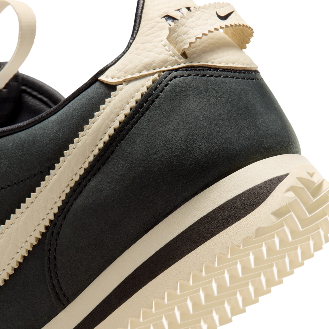 【2026年 発売予定】Serena Williams/SWDC × NIKE W CORTEZ “Black/Light Iron Ore” (セリーナ ウィリアムズ ナイキ コルテッツ) [II5708-002/II5708-003]